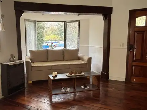 Casa en Alquiler con 2 cocheras