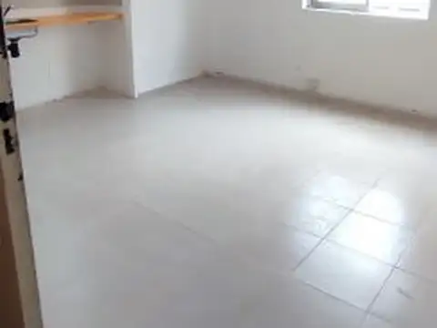 Monoambiente con kitchinette al contrafrente, muy luminoso, inmejorable ubicacion, oportunidad...