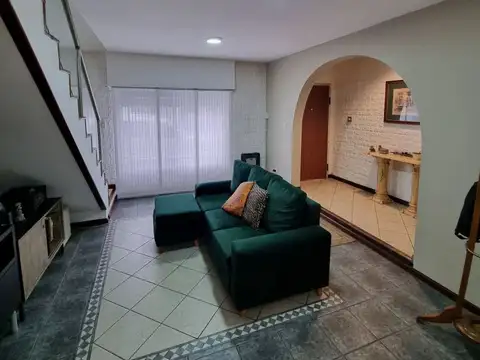 Casa 6 ambientes con 3 baños
