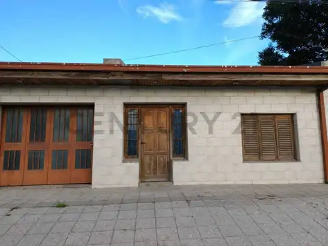CASA EN VENTA 3 DORMITORIOS BARRIO JARDÍN