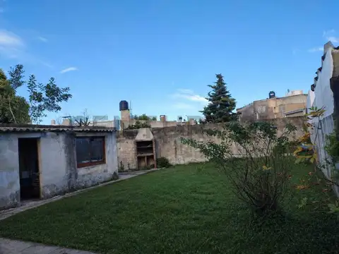 CASA EN VENTA 3 DORMITORIOS BARRIO JARDÍN