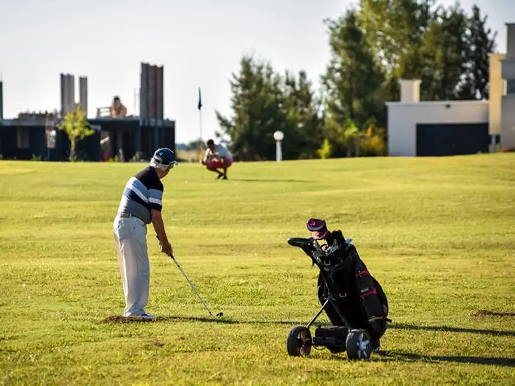 Actividades deportivas futbol, voley, golf, tenis en Puerto Chascomus
