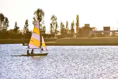 Actividades deportivas futbol, voley, golf, tenis en Puerto Chascomus en Camino Circunvalacción Laguna de Chascomús, km 21,800  en Chascomus, Buenos Aires