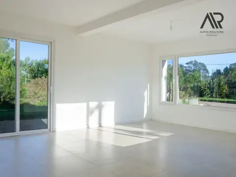 Casa en venta c/ cochera en Punta Negra