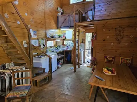 Cabaña con pileta, en lote arbolado de 1.017 m2