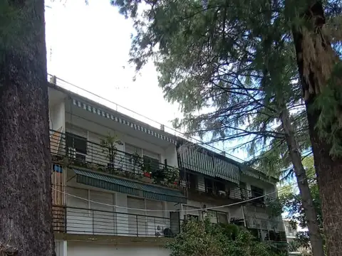 William C. Morris 100, Piso 2