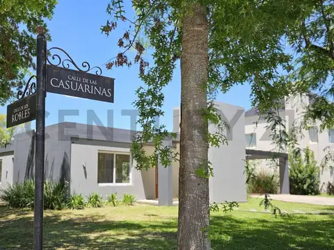 Venta Casa en barrio cerrado La Cesarina de 4 ambientes