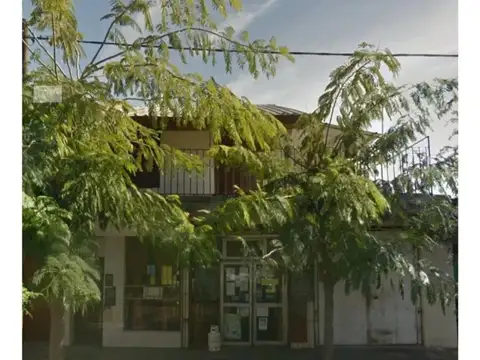 CHALET CON SUPERMERCADO Y PANADERIA