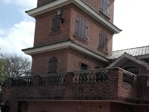 Casa en Venta con 5 cocheras