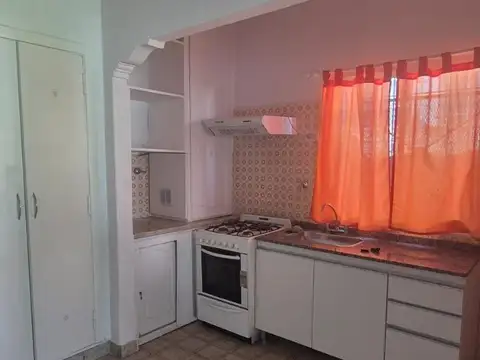 Casa en Alquiler con 2 cocheras