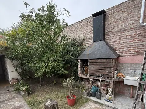 CASA 5 AMBIENTES  COCHERA Y MONOAMBIENTE INDEPENDIENTE