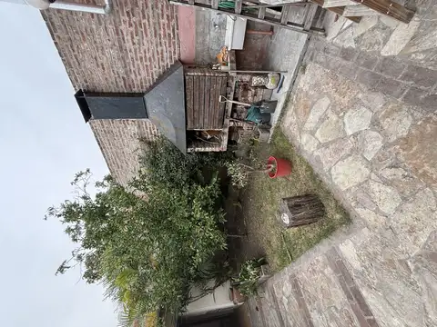 CASA 5 AMBIENTES  COCHERA Y MONOAMBIENTE INDEPENDIENTE