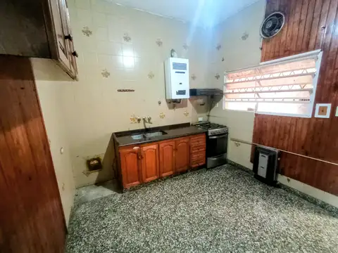 Casa 4 ambientes con 2 baños