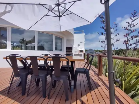 Casa 5 ambientes con 5 baños