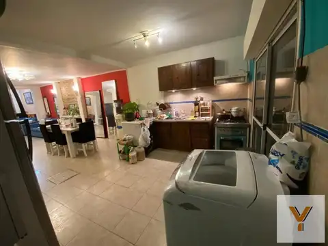 Casa 4 ambientes con 2 baños