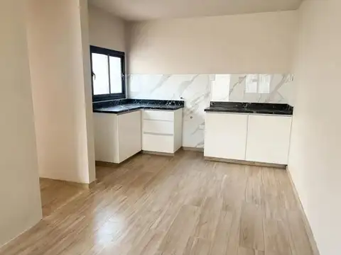 Venta   depto, pb al frente. con patio