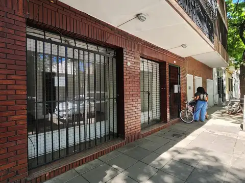 Local Comercial a la calle doble vidriera en venta San Cristobal