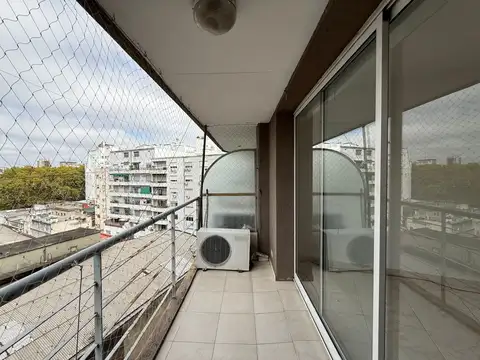 Amplio 2 ambientes con balcón y amenities en Almagro