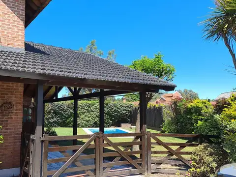 Venta - Casa con jardín y Pileta - Campos De Echeverria Canning
