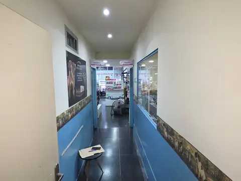 LOCAL CON VIVIENDA Frente 7 metros, 244 m2 en planta baja ideal primeras marcas