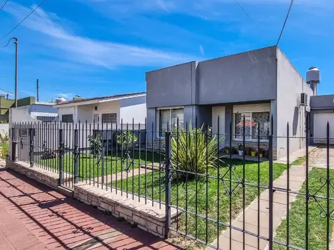 CASA 3 AMBIENTES VENTA LOBOS CON JARDIN Y QUINCHO