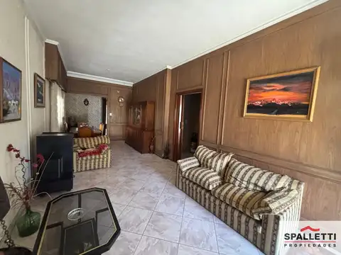 Casa en Venta con 3 cocheras