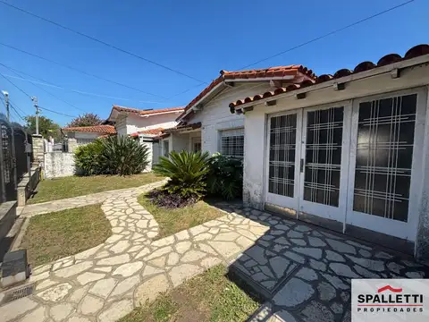 Casa en venta c/ cochera en Villa Luzuriaga