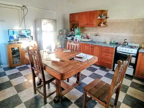 Casa 5 ambientes con 1 baño