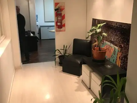 Oficina 7 ambientes con 2 baños