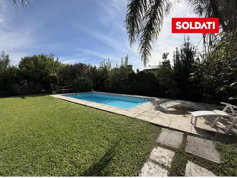 Casa 6 ambientes con 2 baños