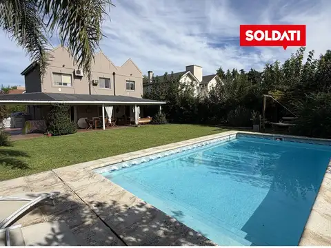 Casa en venta en La Masia -  4 dormitorios  - pileta - apto credito
