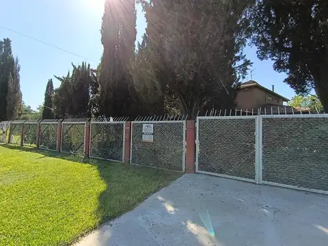 Casa quinta con fraccion para loteo. B° Otamendi