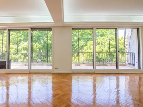 Venta Piso,  5 amb con balcon y Cochera,  Devoto