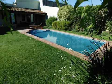 CASA EN VENTA EN CHASCOMUS, EN CASCO ANTIGUO DE LA CIUDAD