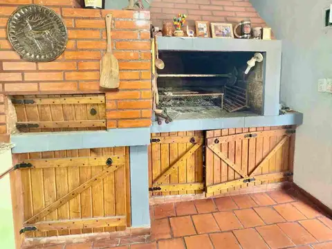 Casa 5 ambientes con 1 baño