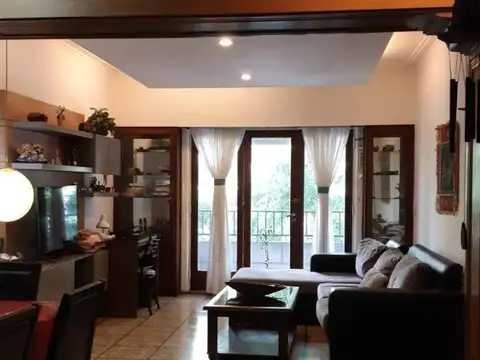 Departamento de 3 amb con Balcón a la calle zona Plaza Colón