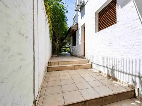 CASA EN VENTA LA PLATA 4 DORMITORIOS DE CATEGORIA