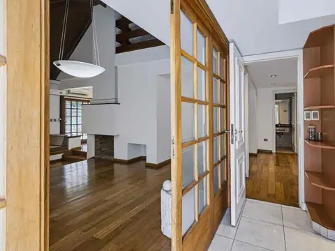 Casa en Venta con 4 cocheras