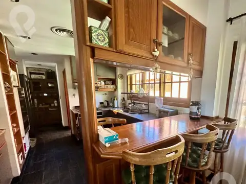 Casa en Alquiler con 4 cocheras