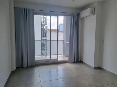 Moderno Monoambiente Con Balcón En Edificio Con Amenities. Apto Profesional