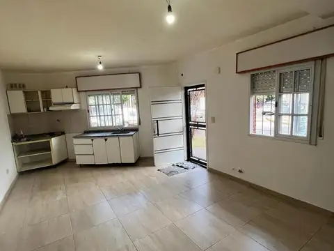 (LEG- 1423) AVELLANEDA  al 4600 - DUPLEX CON COCHERA