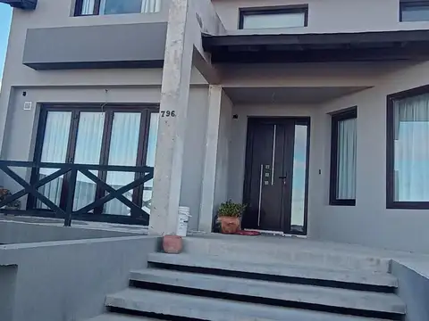 Casa en Playa Unión, Vista al Mar(Permuta en parte de pago, por depto en Bs. As)