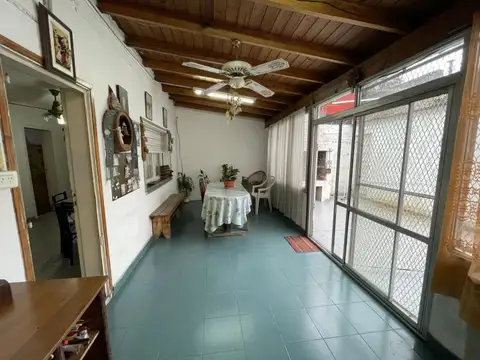 Casa de 4 ambientes en venta barrio Las Casitas