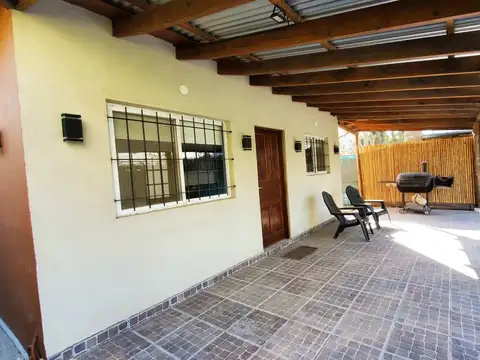 Casa en Alquiler con 2 cocheras