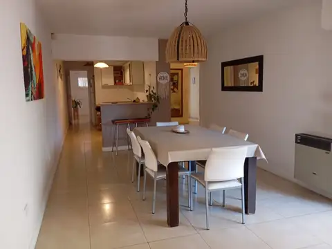 Casa 4 ambientes con 2 baños