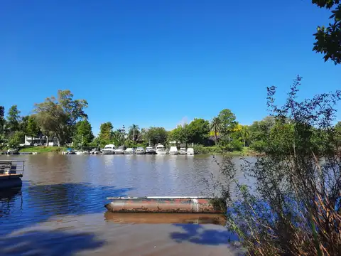 Isla Libertad lote con  costa propia.