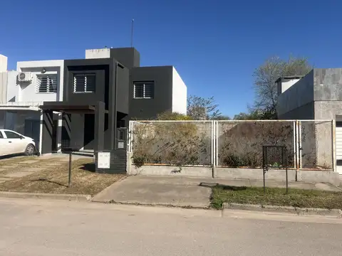 VENTA DUPLEX EN LA CATALINA, VILLA RIVERA INDARTE. 3 DOR, 2 BAÑOS