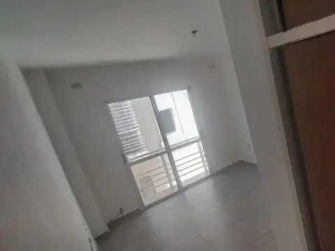 Muy Lindo Dpto. 2 amb. a 1/2 cdra de Av. Rivadavia !