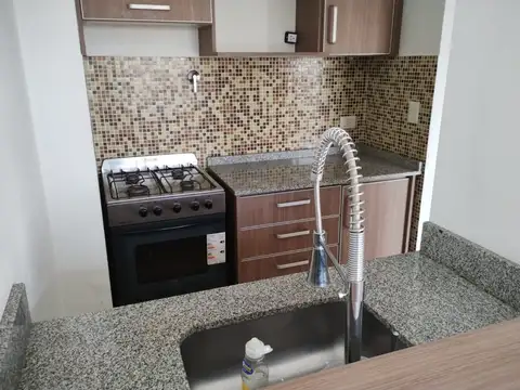 ALQUILA IMPECABLE DPTO 2 AMB CON BALCON Y COHERA, ZONA VILLA BOSH