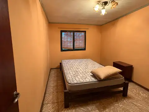 Casa esquina con pileta sobre terreno de 1.346 mt2